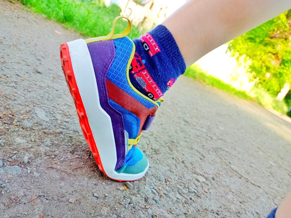 Bunte Kinderschuhe von Sfoli